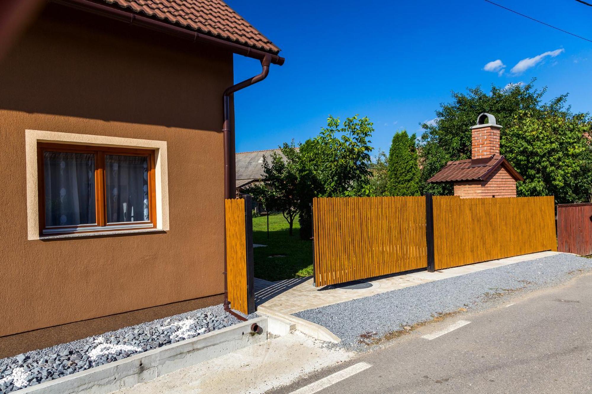LăzareaEross Kulcsoshaz别墅 外观 照片