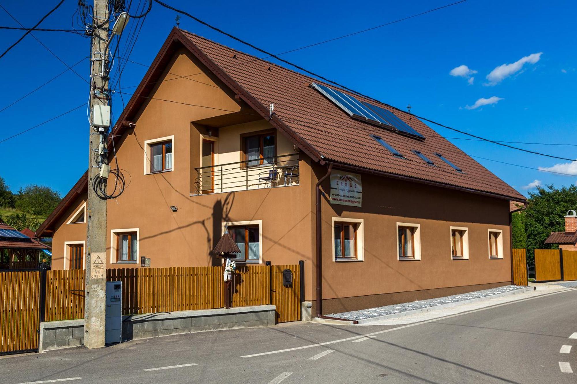 LăzareaEross Kulcsoshaz别墅 外观 照片