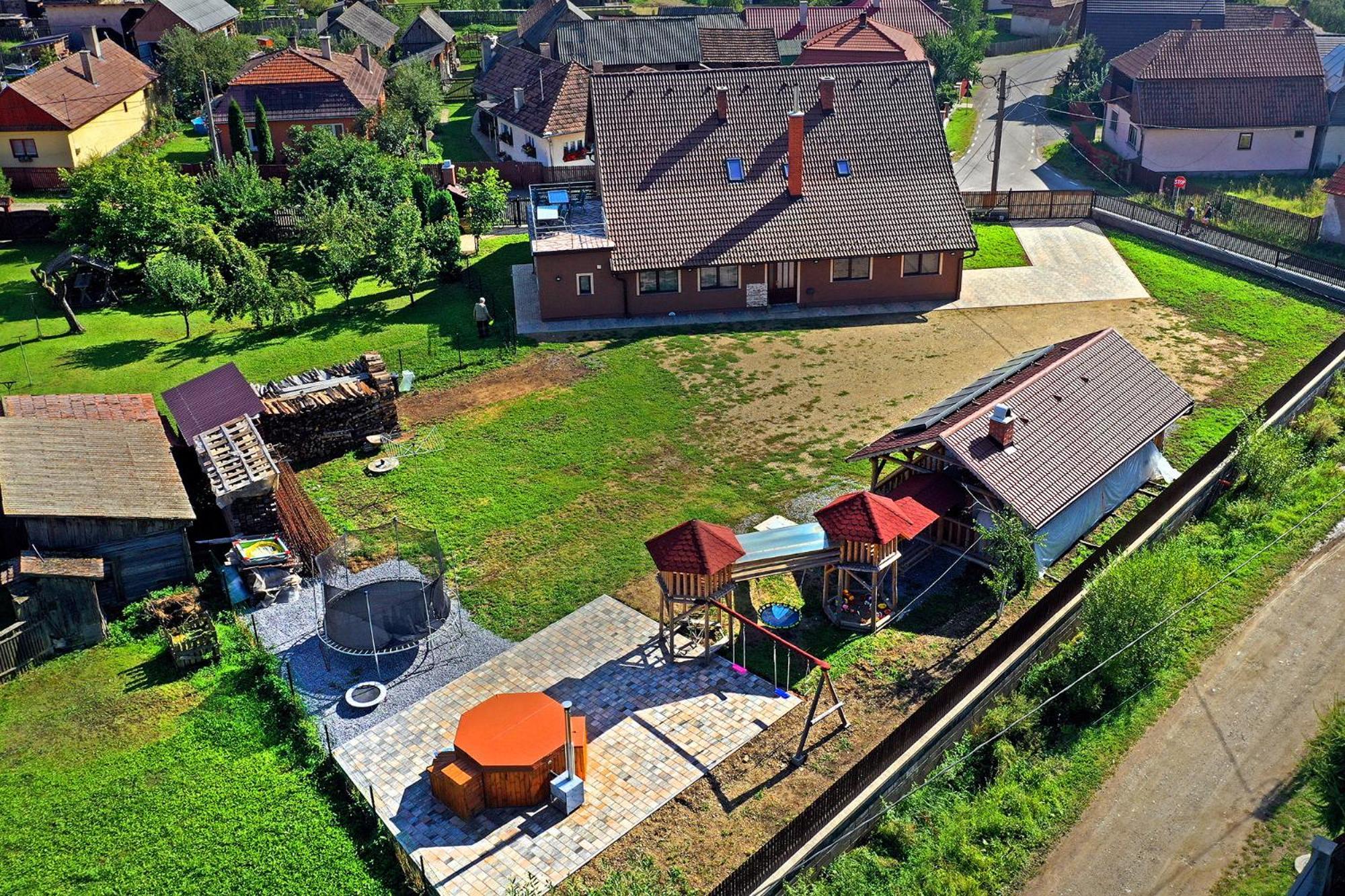 LăzareaEross Kulcsoshaz别墅 外观 照片