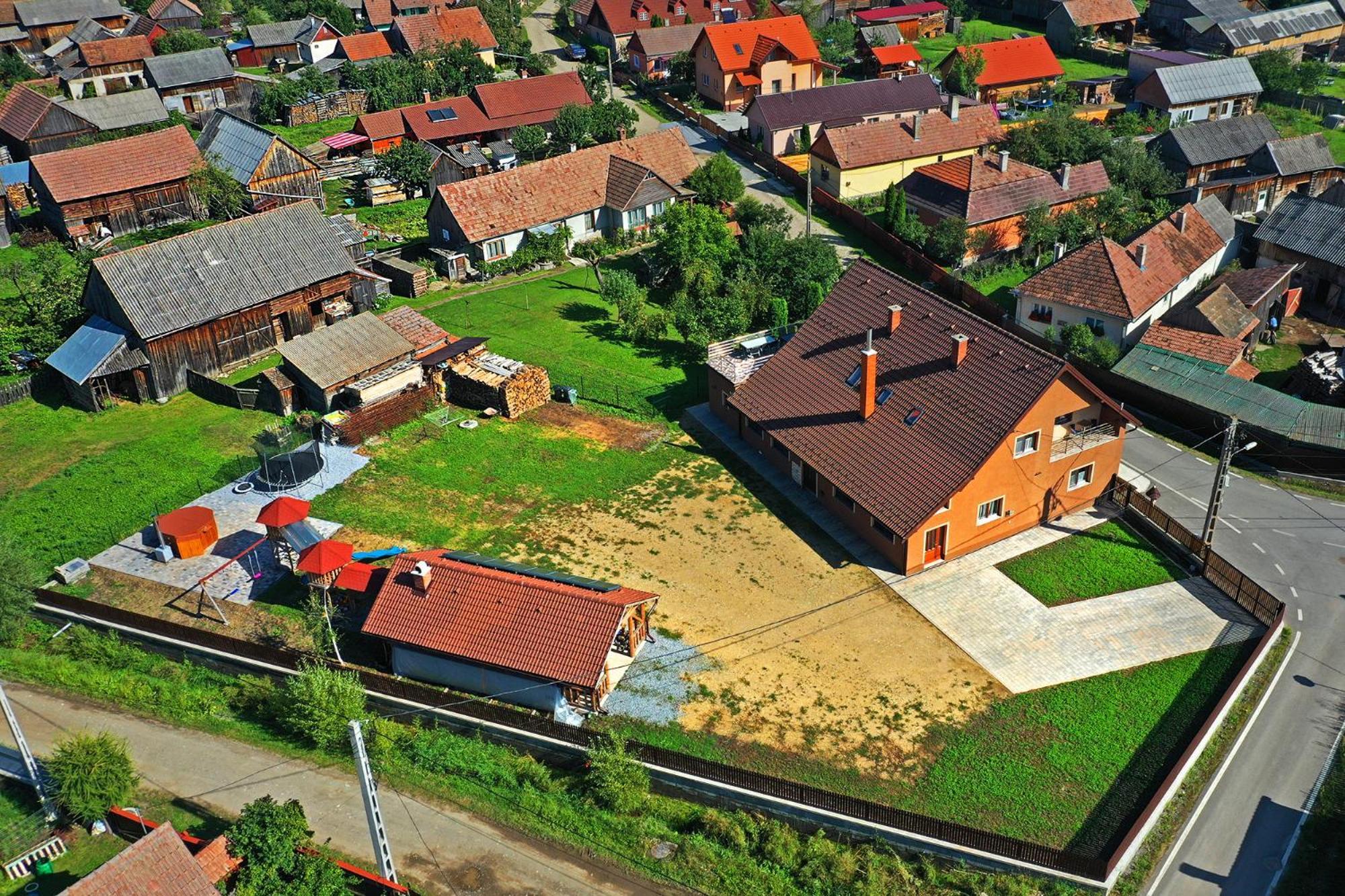 LăzareaEross Kulcsoshaz别墅 外观 照片